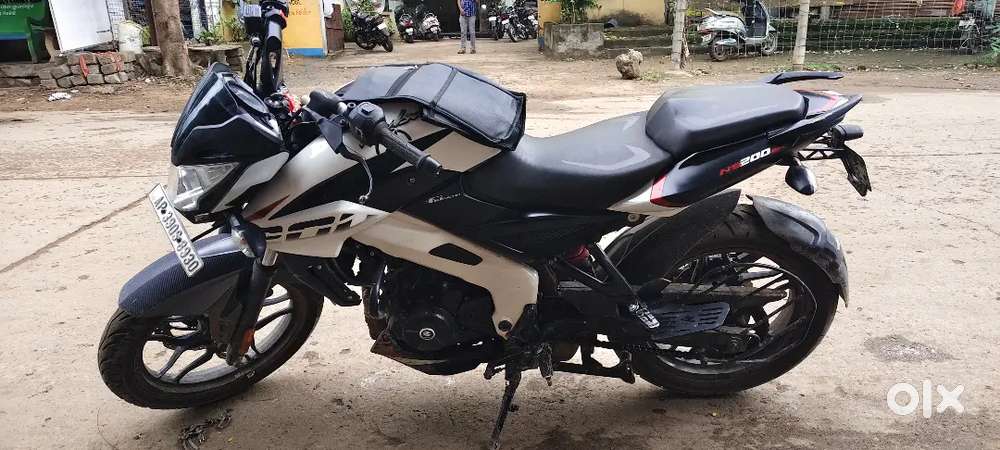 Ns 200 white  colour