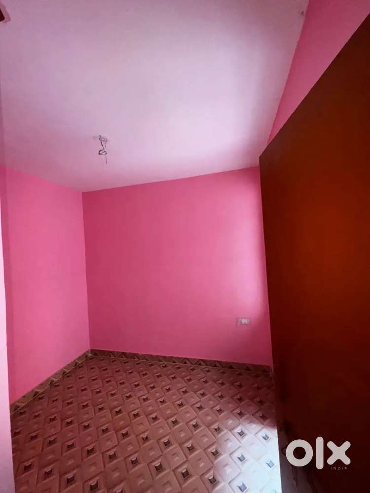 Flat hai usse sell karna hai abhi redy hua hai Kamal vihar mai hai