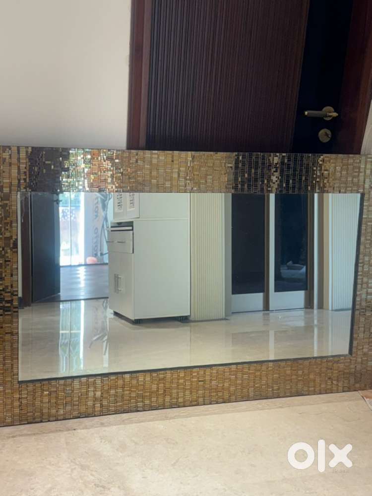 Beautiful glass mirror of 5 ft by 3 ft