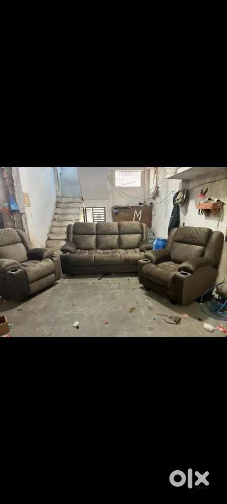 LUXURIOUS 5 SEATER FIBER MODEL SOFA MANUFACTURING AT ZAM ZAM FURNITURE