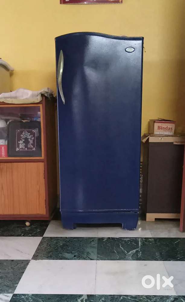 MINT CONDITION REFRIGERATOR IS FOR SALE