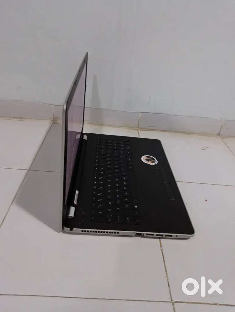 Hp Laptop on sale - 11000