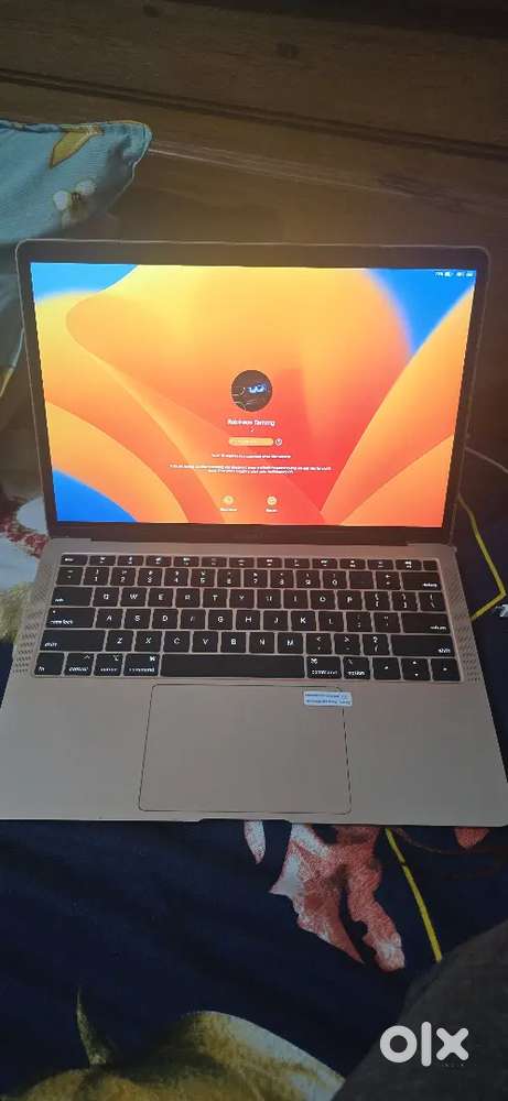 Macbook Air new condintion as from the store