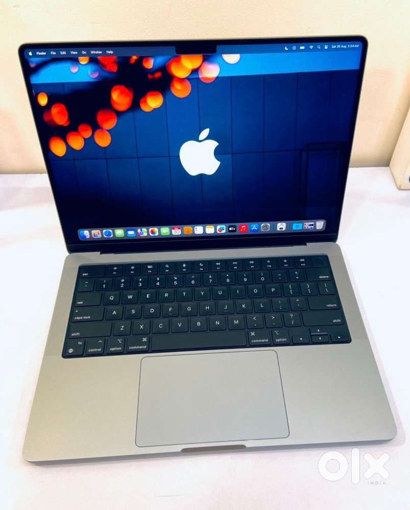 ( Mac huB ) - Apple MacBook Pro 14inch m3 pro chip 15 days old.