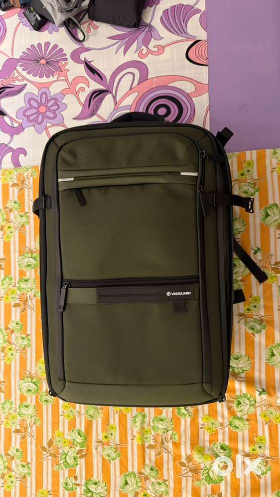 Almost New Vanguard Camera Backpack – Green  Used Only 6–7 Times