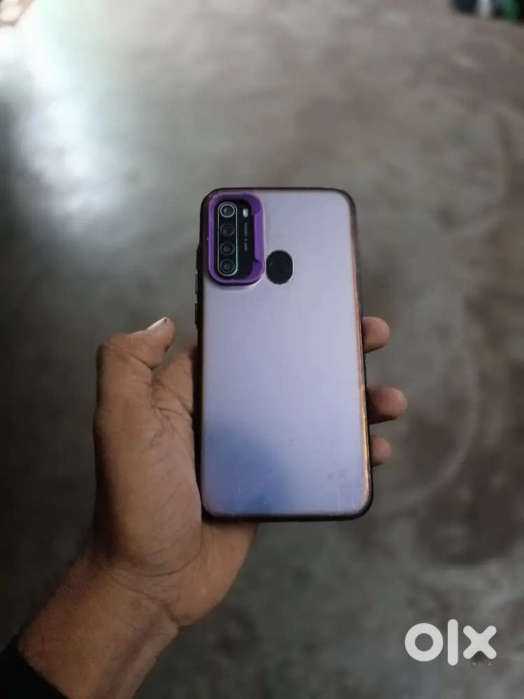 डिस्प्ले पर थोड़ा सा धबा है