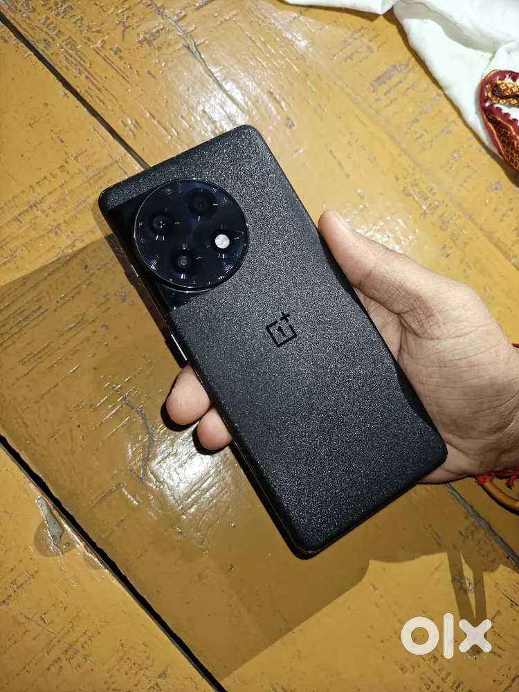 ONEPLUS 11R 5G 8GB 128GB WITH BOX, CASE, CHARGER.  Price negotiable