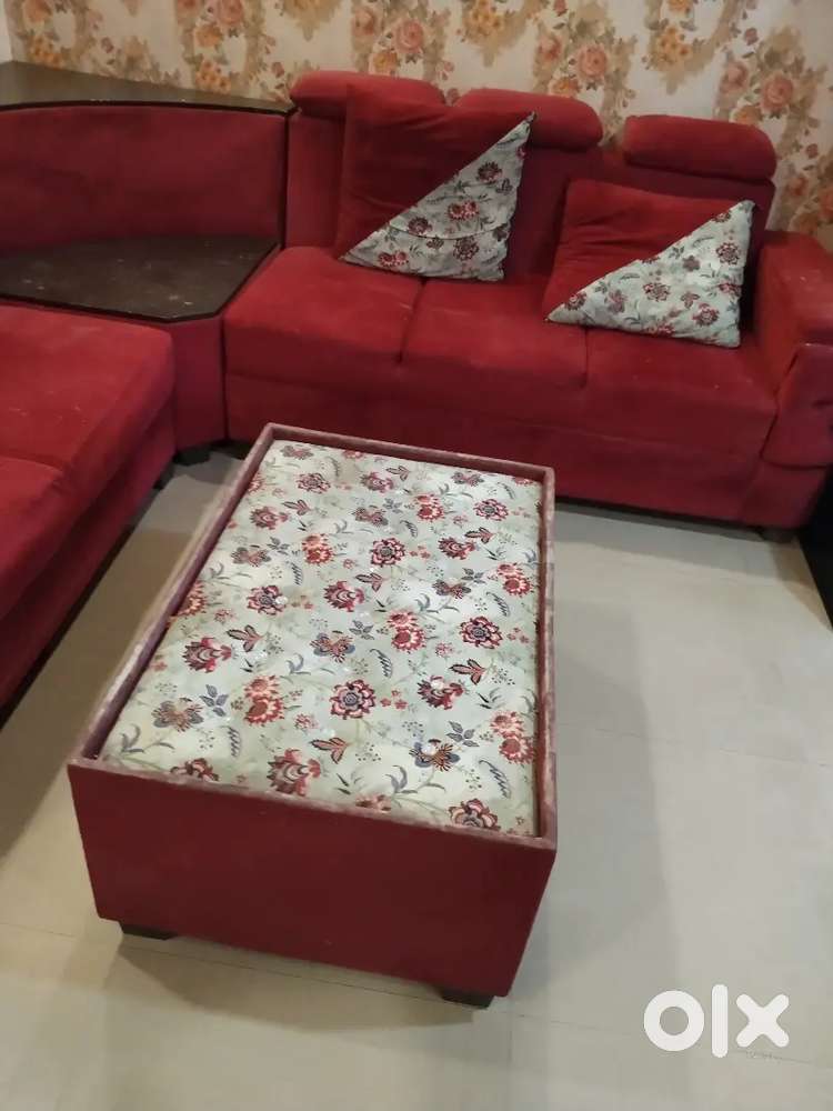 5 seater luxury sofa set with table and 1 unused Mattress