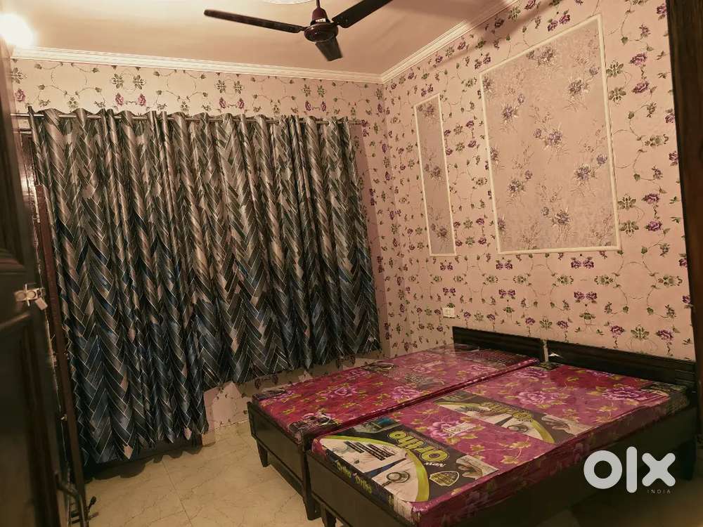 1 room for rent in a 3 BHK flat