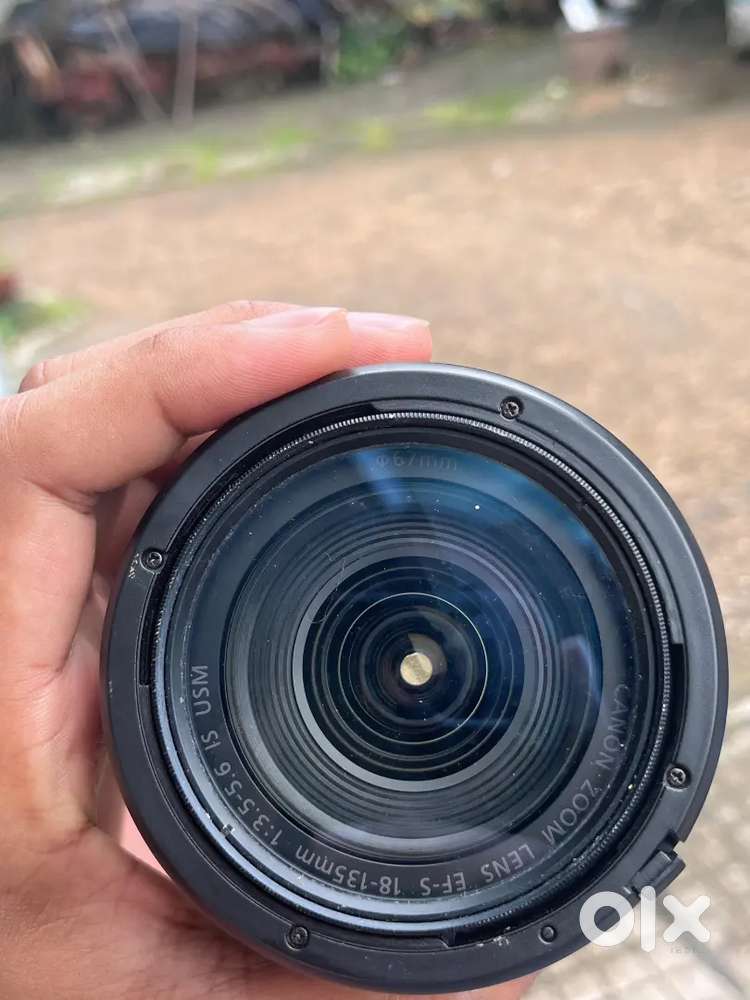 Canon zoom lens ef-s 18-135 mm 1:3.5-5.6 I.S USM