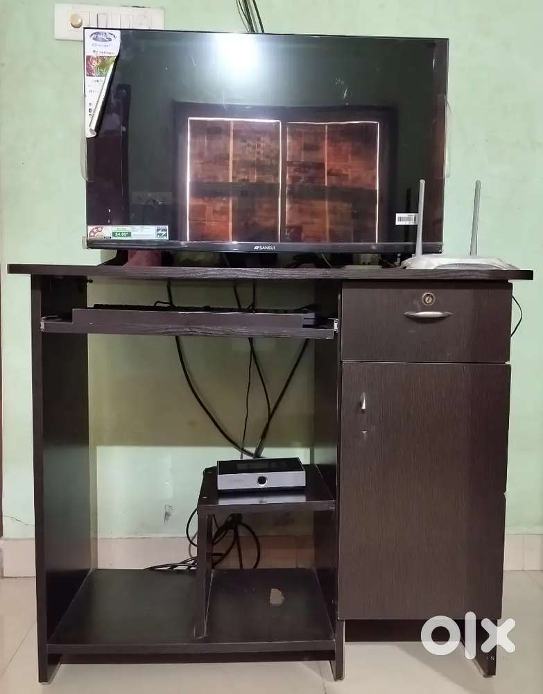 Computer & Study Table
