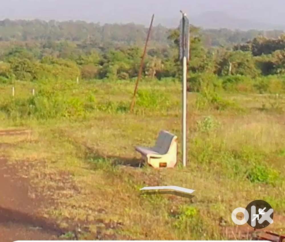 Lenghth 38ft and width 39ft total Area 1500 sq ft with two side road