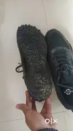 Sports shoes