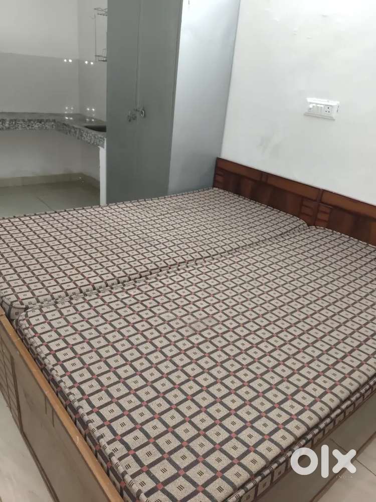 Owner free furnished 1 room set in phase 9