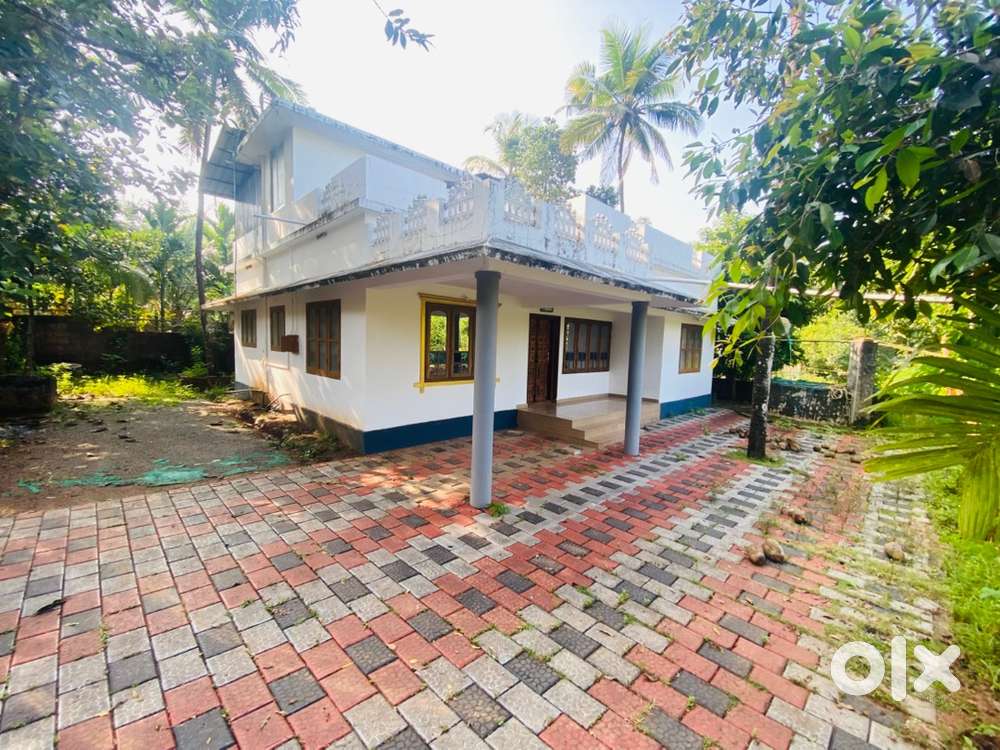 10 cent and 1400 sqft 3 bedroom house for sale near pariyaram Medical