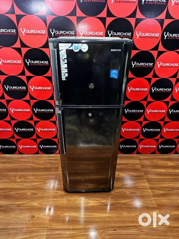 Double-Door Refrigerator in Excellent Condition – Spacious, Energy-