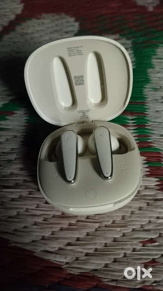 Excellent condition, only 2 month old , superb bass qwality