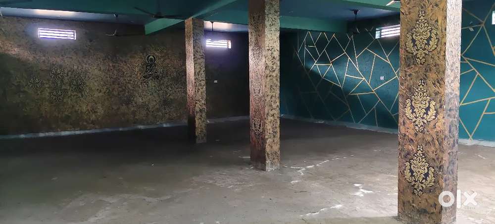 01 Shop and under around