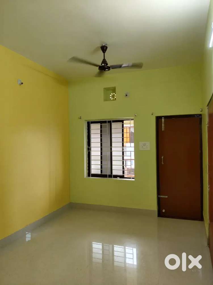 2bhk house for family and ladies for rent.