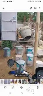 Khali Color paint ke Dabbe