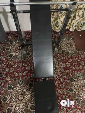 2 in 1 bench (Straight and incline) Good for home gym.