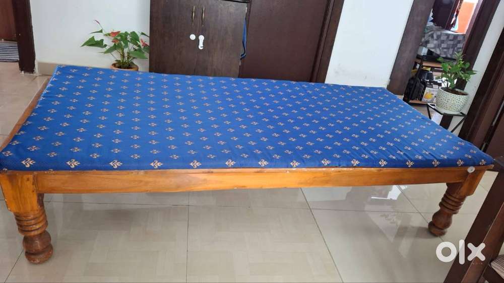 Diwana cot available