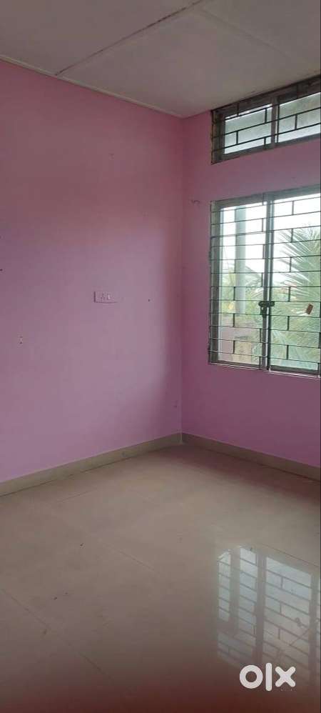 Roadside 2bhk  independent flat on rent for family