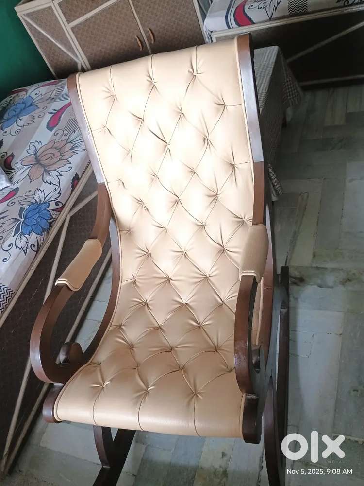 ROCKING CHAIR