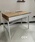 Urban ladder study table