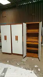WELL FURNISHING 2 DOOR  WARDROBE WITH WOODEN HANDLE LOOKS VERY STANDA