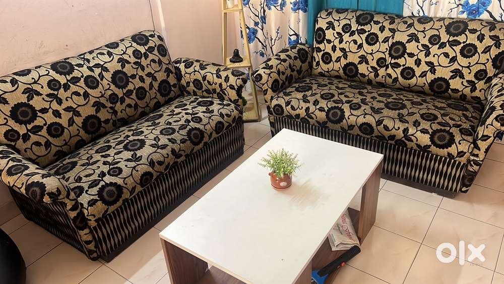 4 Seater Sofa with centre table for sale