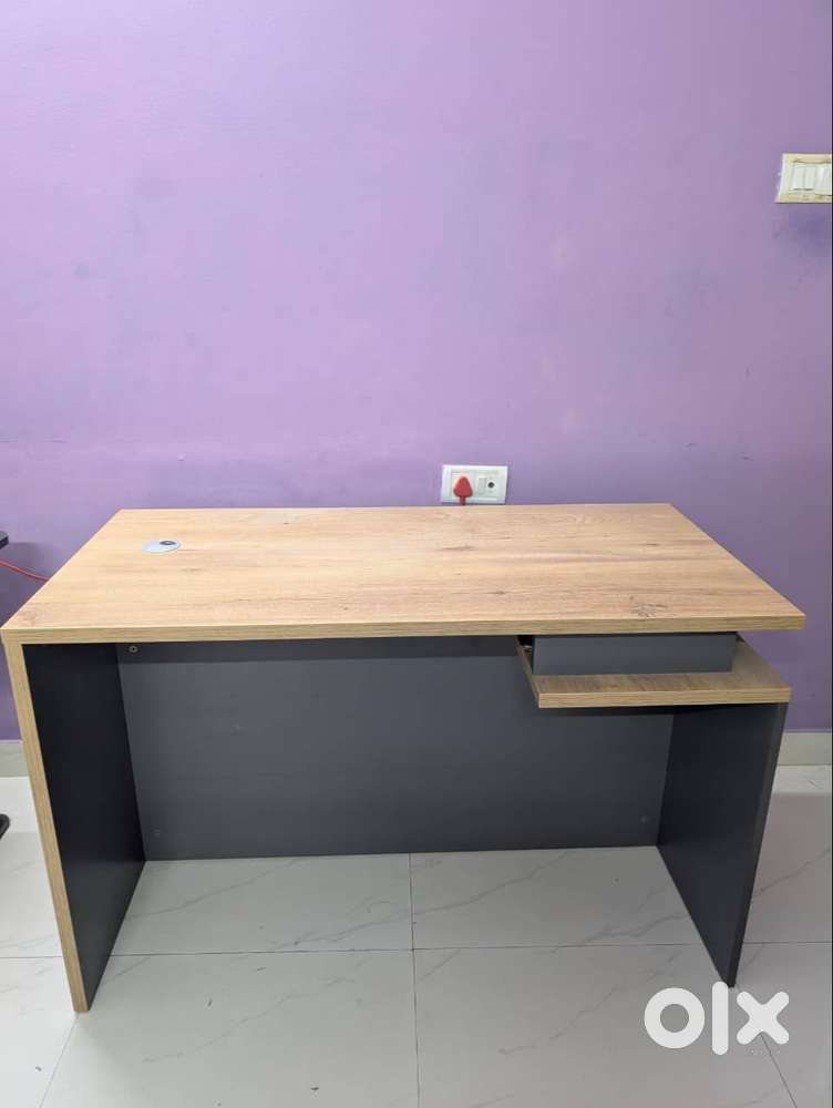 Stylish Wooden Office/Study Table – Excellent Condition!