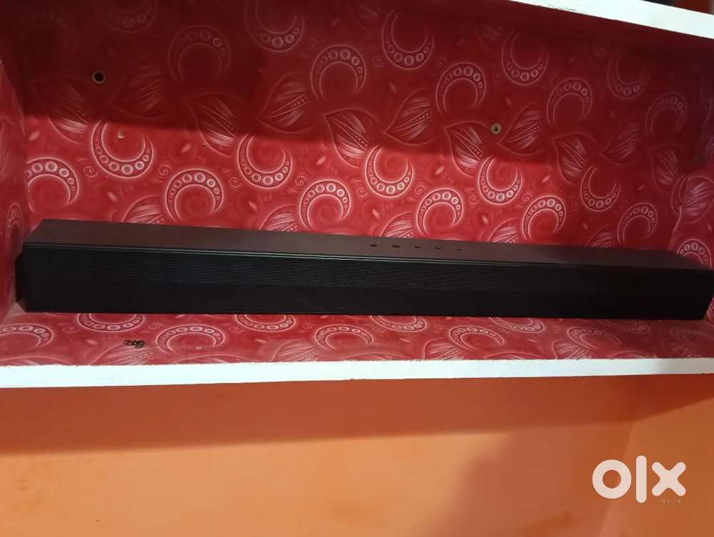 LG Subwoofer and sound bar mint condition 6 month old only with bill