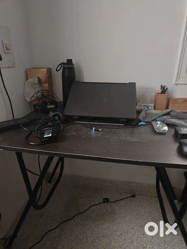 Foldable wooden table