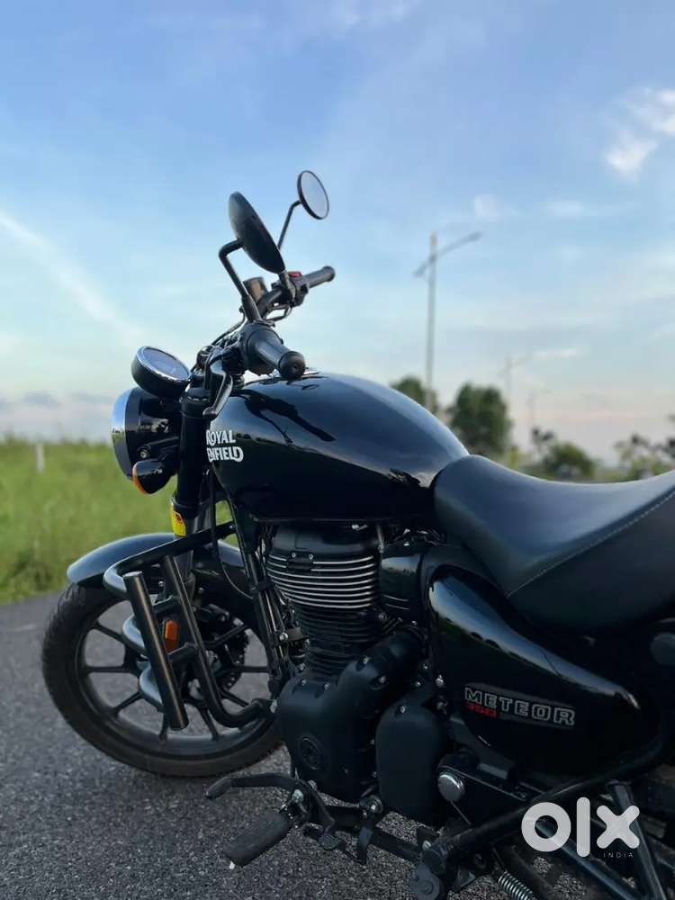Royal enfield Meteor 350 fireball black