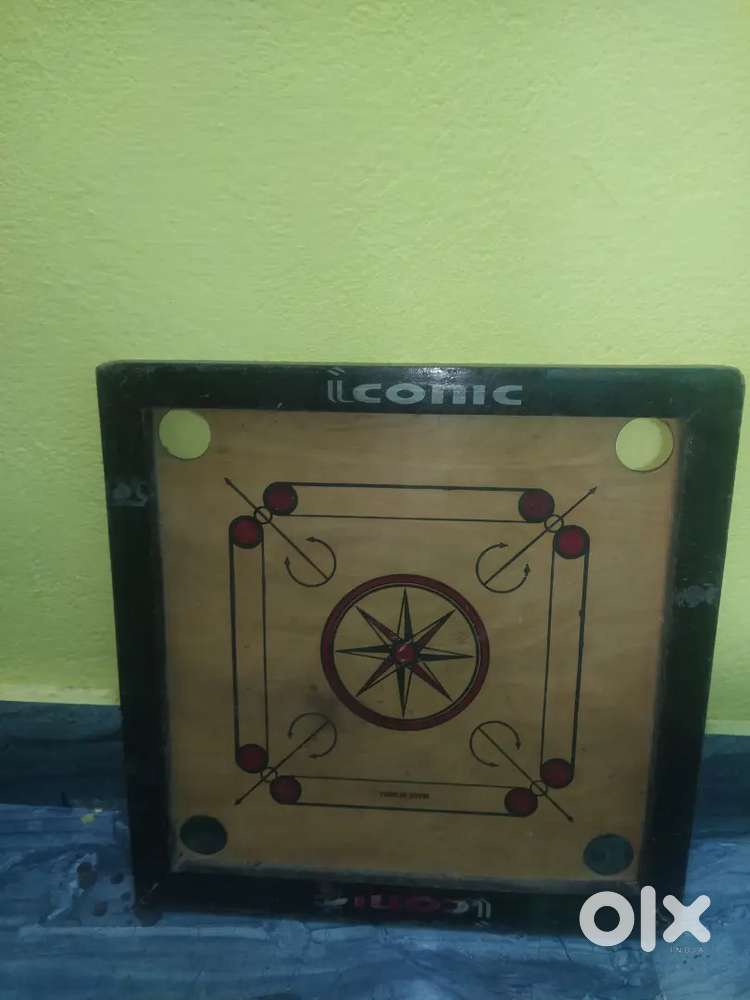 Carrom board