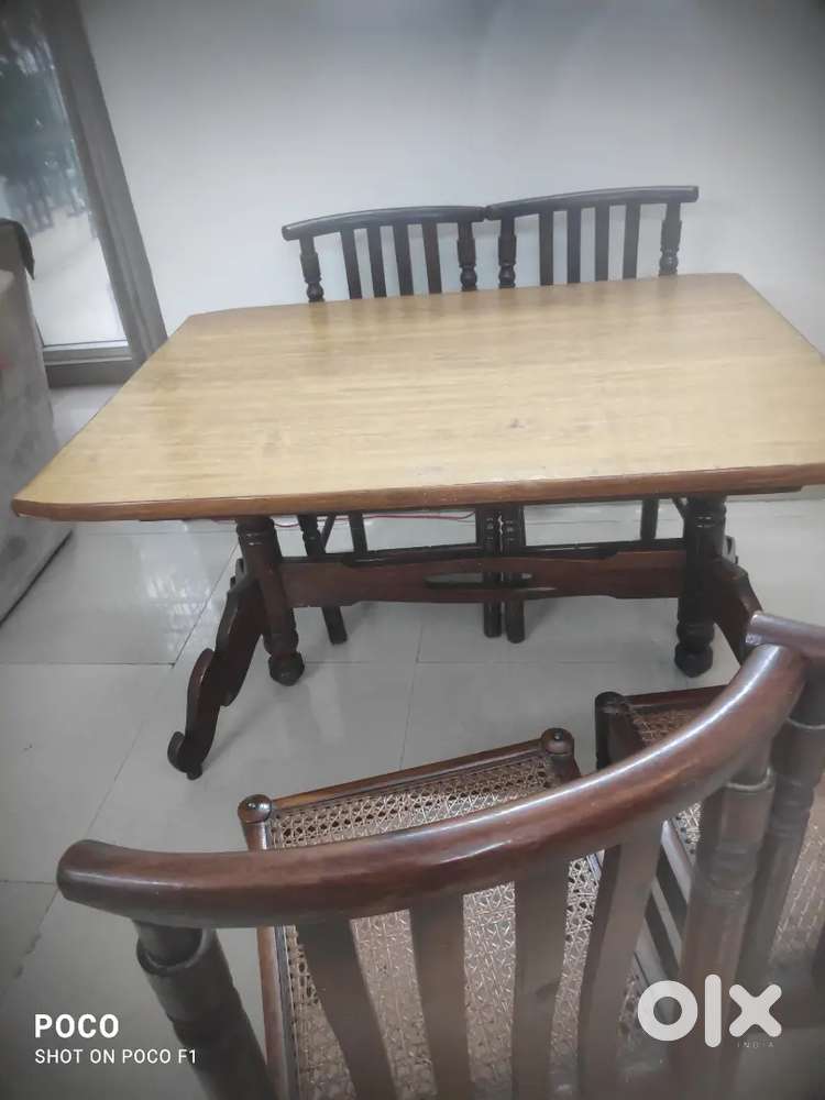 4 seater Dining table