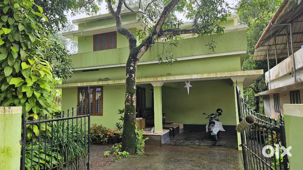 7.1 Cent 1400 Sqrft 3 BHK House For Sale At Ambalamedu, Post Office Jn