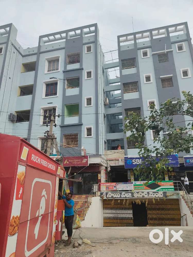 2 Bhk flat for sale Chuttugunta main road junction, Guntur