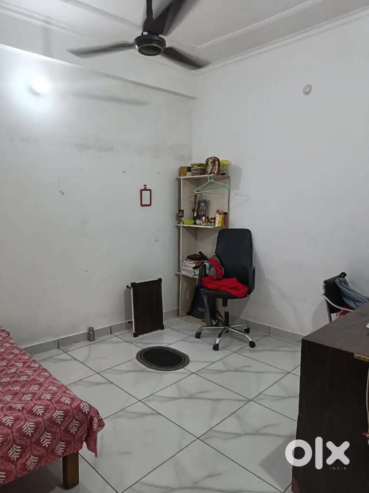 1875 rent  sharing room available for female only