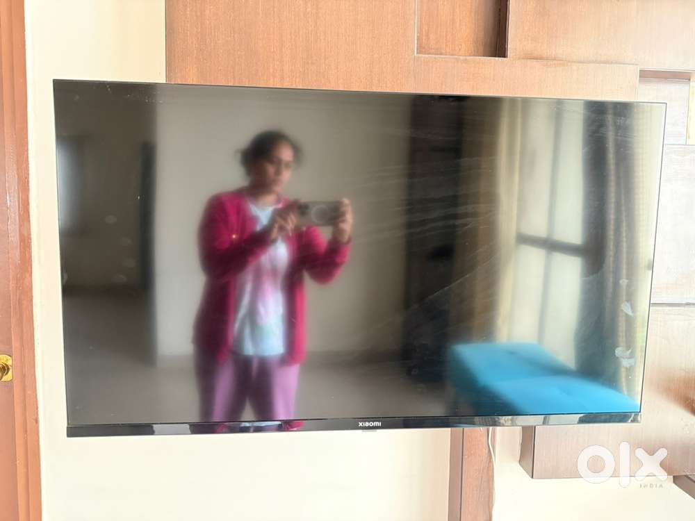 32” inches tv with wall mount