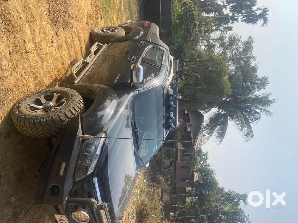 Isuzu vcross 2019 model