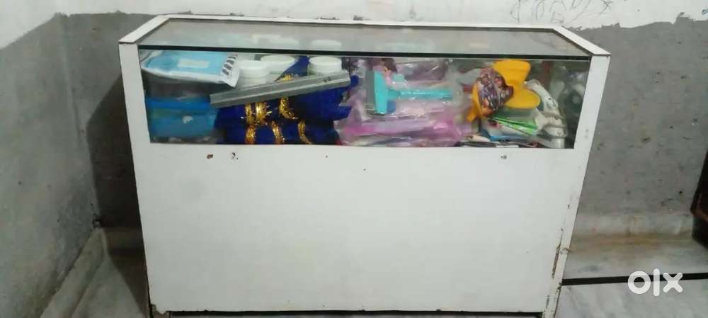Urgent Sale: Huge 13×4 Ft Glass Display Counter – Best Price!