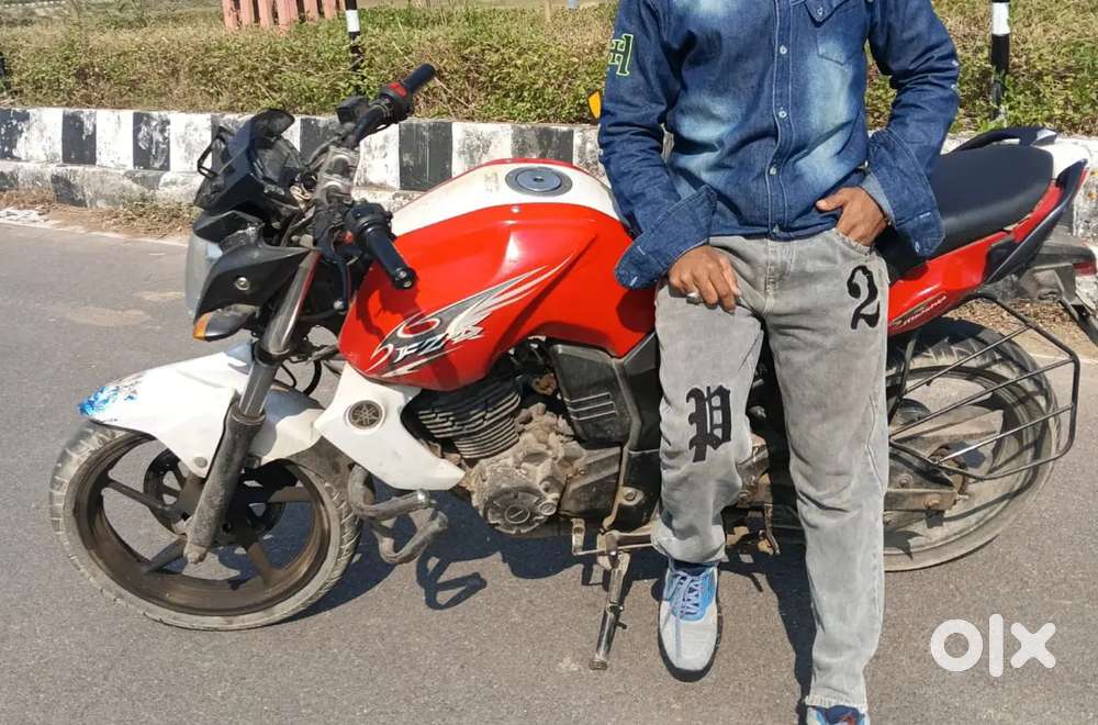 Gadi bilkul ok hai well maintain  hai