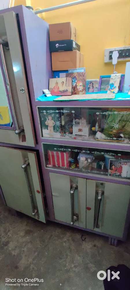 Showcase almirah steel