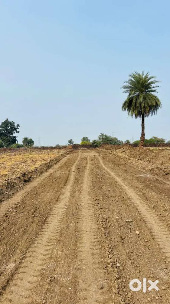 Khandwa road ki prime location par farm house simrol IIT se 2.5 km