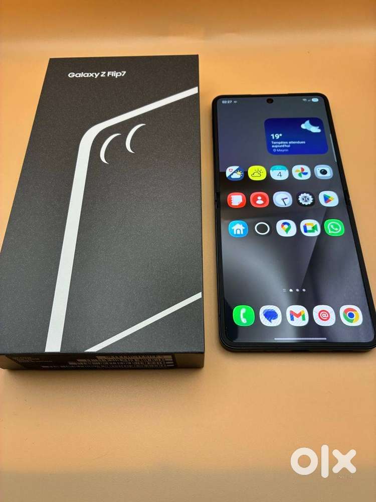 Samsung Galaxy Z Flip 7 256GB Jet Black Indian with Bill for 75900