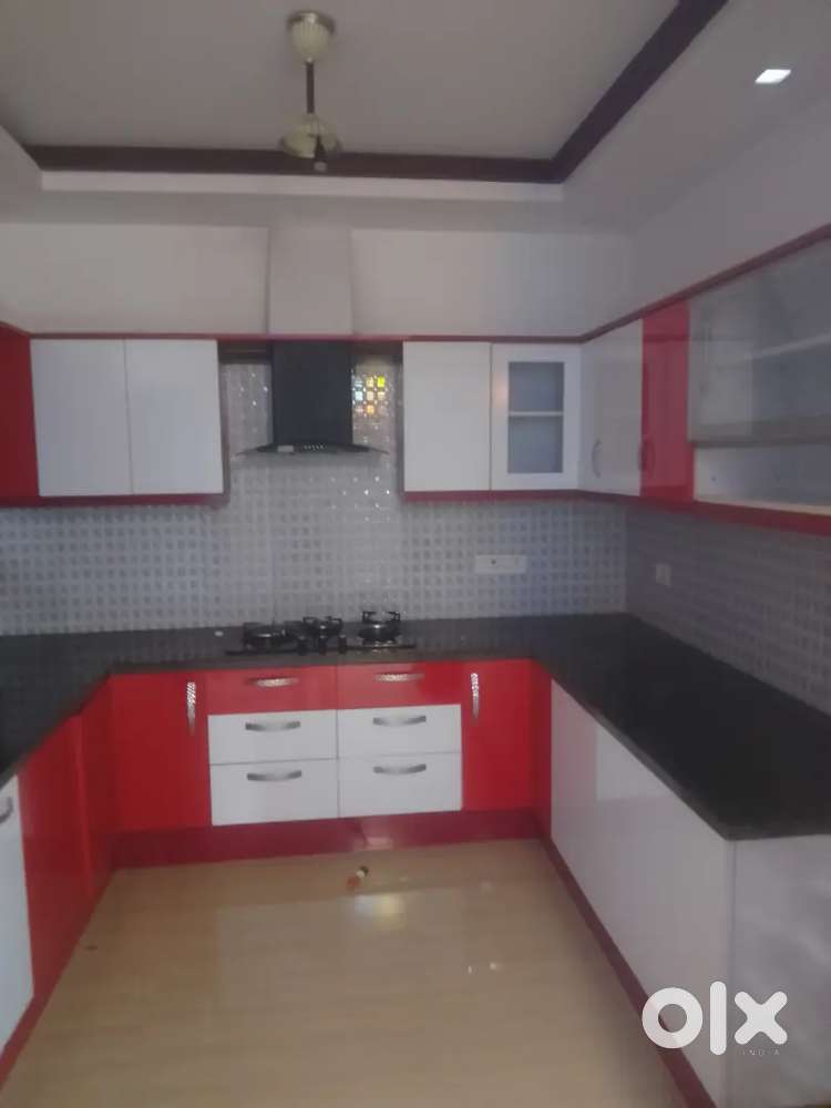 1 BHK SEMIFURNISHED APARTMENT 3 GENTS MARADU