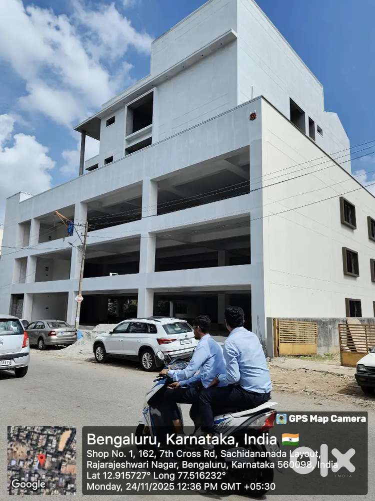 3 floors commercial building