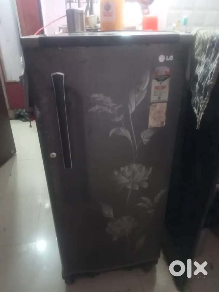 Single door fridge for sale in urgent basis 3000 rs only
